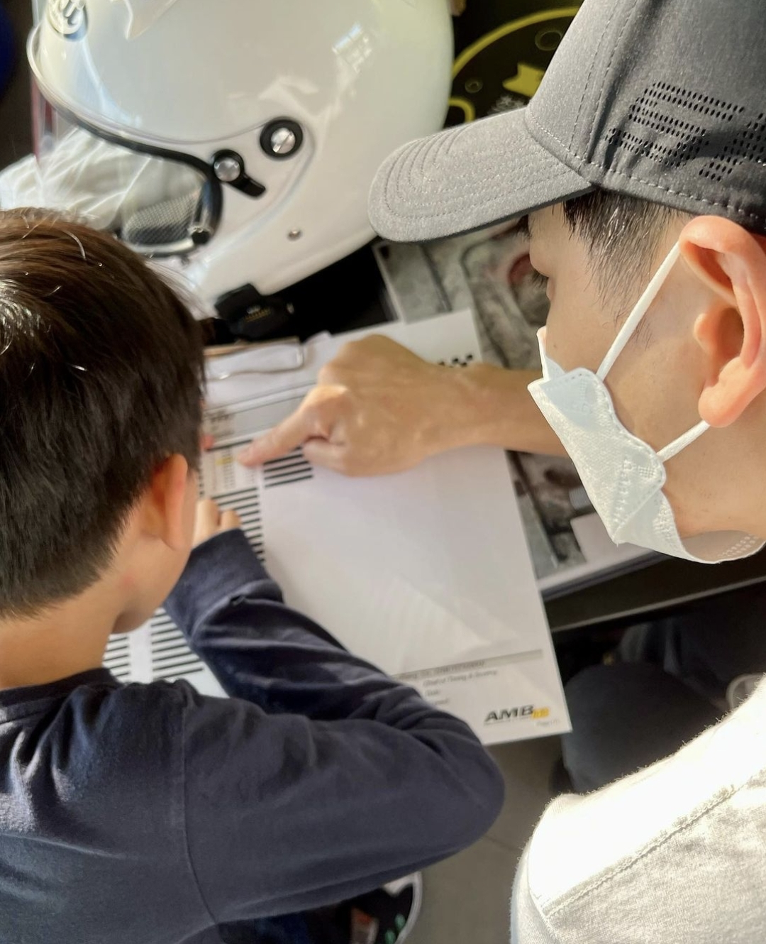 林志颖赛车事业后继有人，连续3天陪儿子练车，罕见与妻子秀恩爱