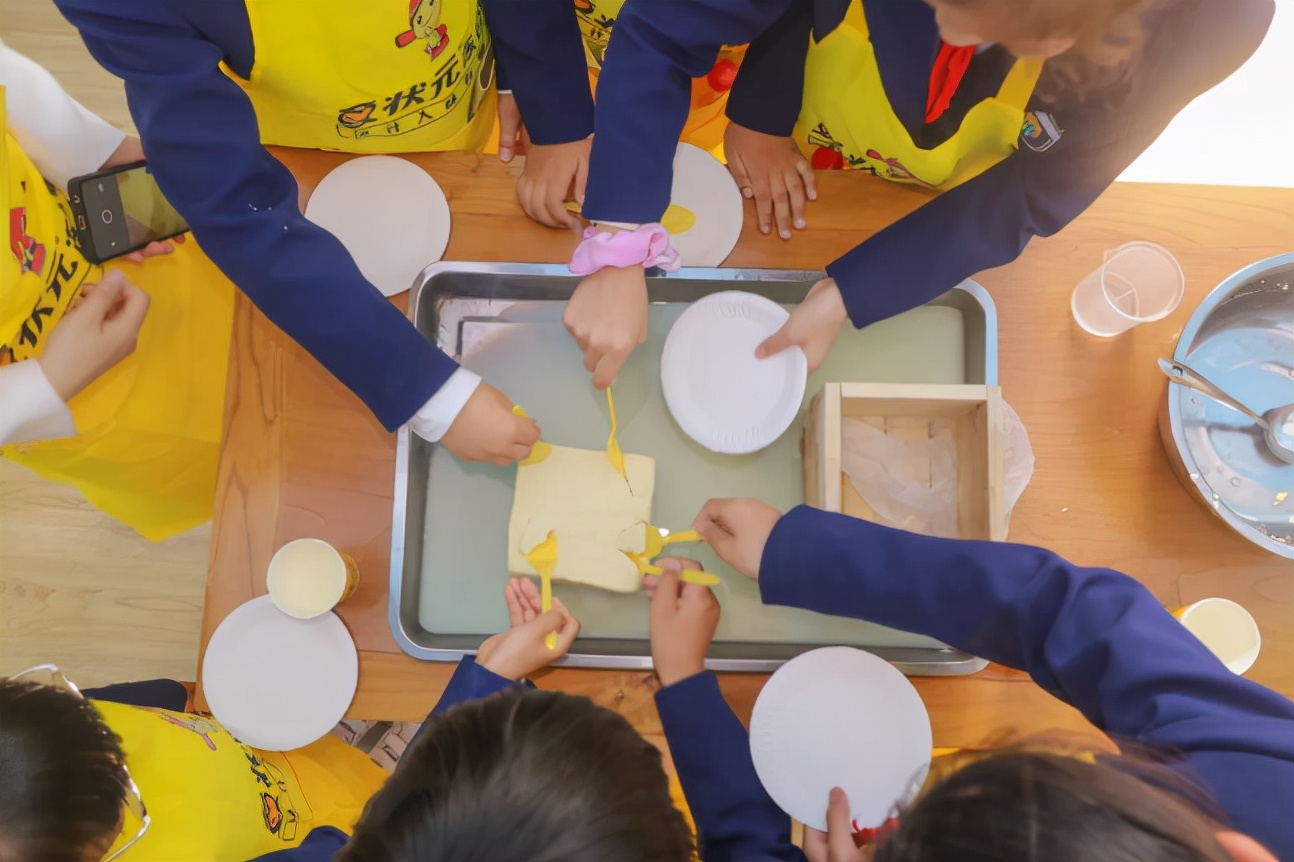 “玩美工坊”签约“豆状元”，共建新行业、新生态发展新模式