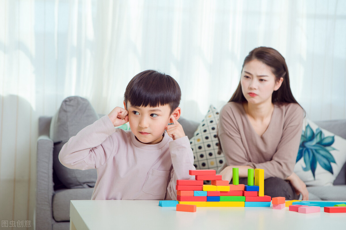 现在孩子爱玩手机不爱学习，那古代的孔子是怎么教育学生学习的？