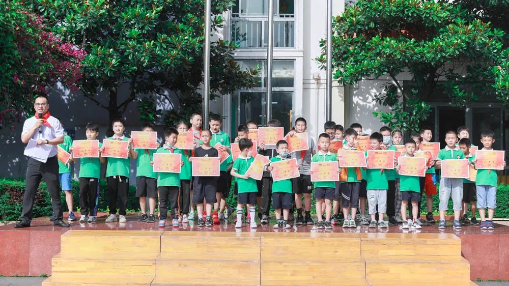 双流区迎春小学举行第七届校园足球班级联赛暨啦啦操比赛颁奖仪式