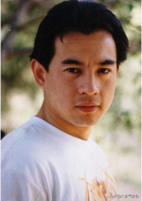 演员周浩东，27岁上北电，养父是他前行路上最大的支持