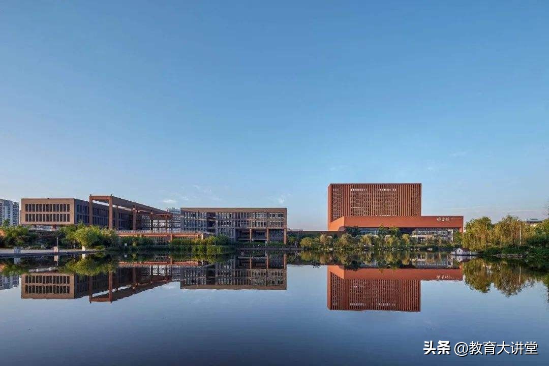 重庆的大学最新排名，重庆大学排行第一！男女比例相差巨大