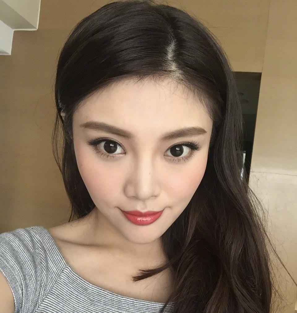 脸和身材判若两人，天使脸魔鬼身材的女明星，有的绝色有的尴尬