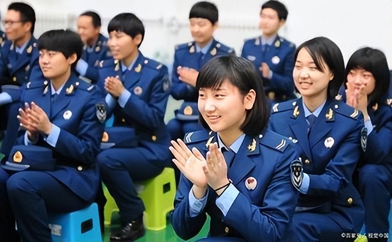 2022征兵传来好消息，达到条件的大学生，有望实现“带编入伍”