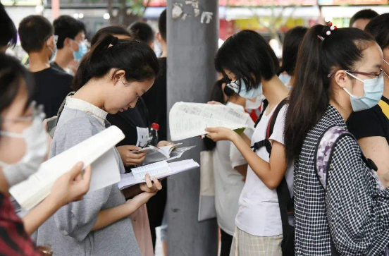 为啥高考涂卡非得用2B铅笔？来看扫描之后的效果，考生恍然大悟