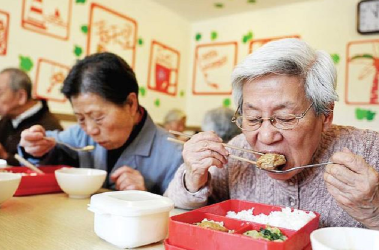 建議中老年人，少吃稀飯和饅頭，多吃這3樣食物，精力充沛一整天