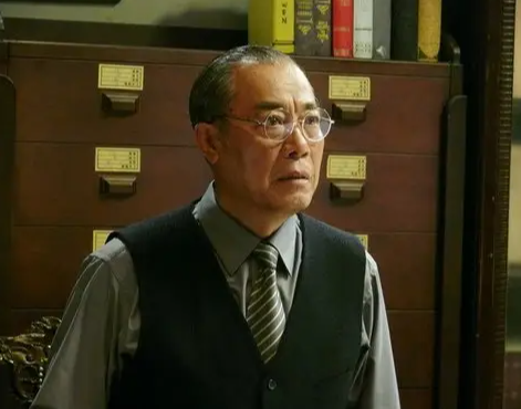 冯恩鹤：做了12年宝爸，《潜伏》让他大火，74岁的他现状怎样？