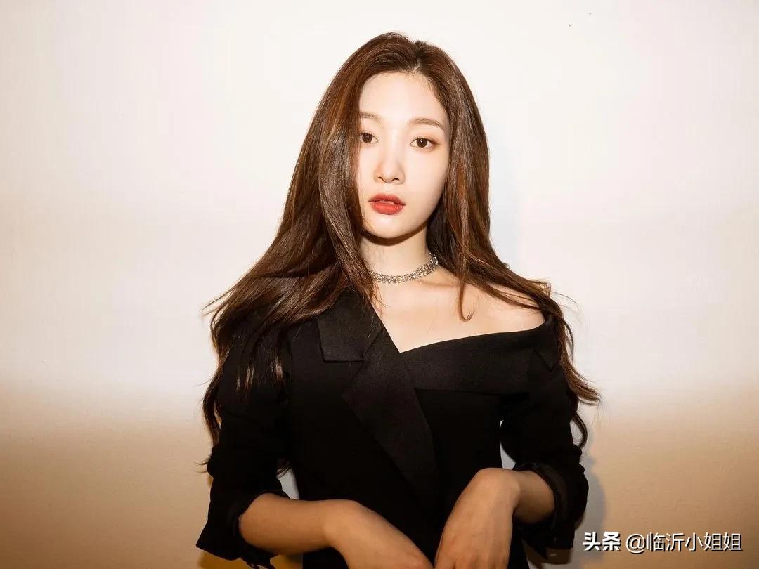 郑采妍，人间樱花的形象，清爽明丽的气息，太甜啦