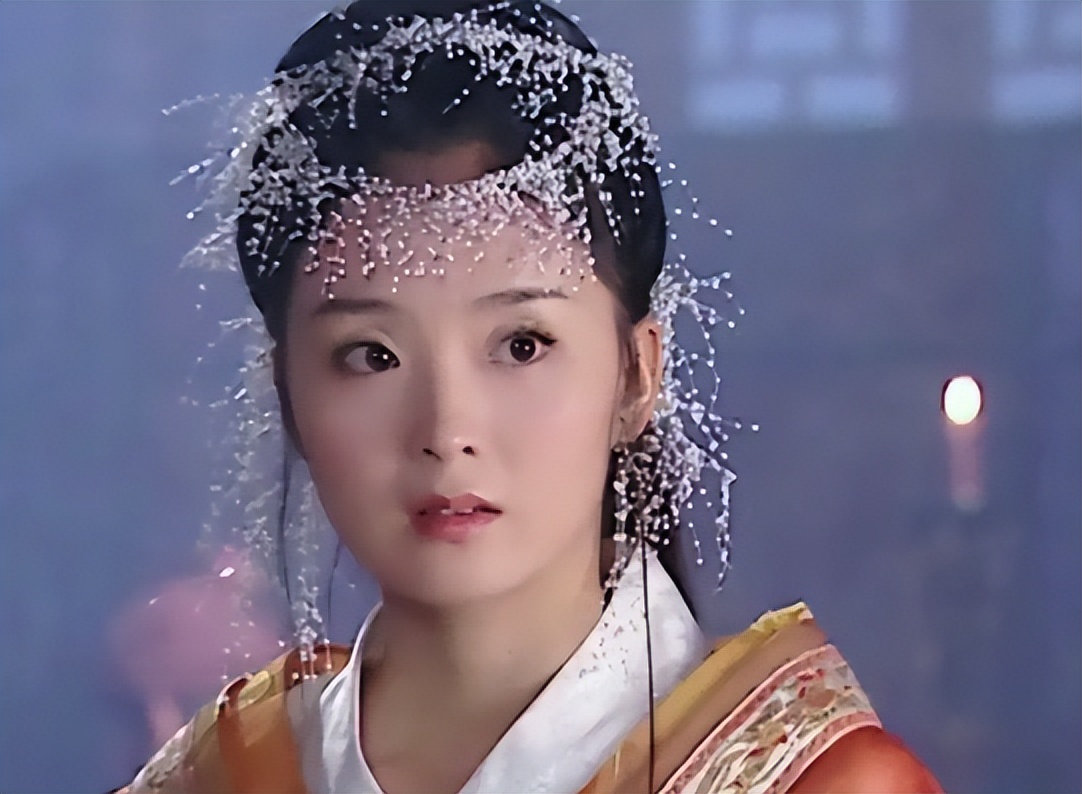 颜值不够别带“额饰”！13位女星造型PK，谁才撑得起倾国倾城