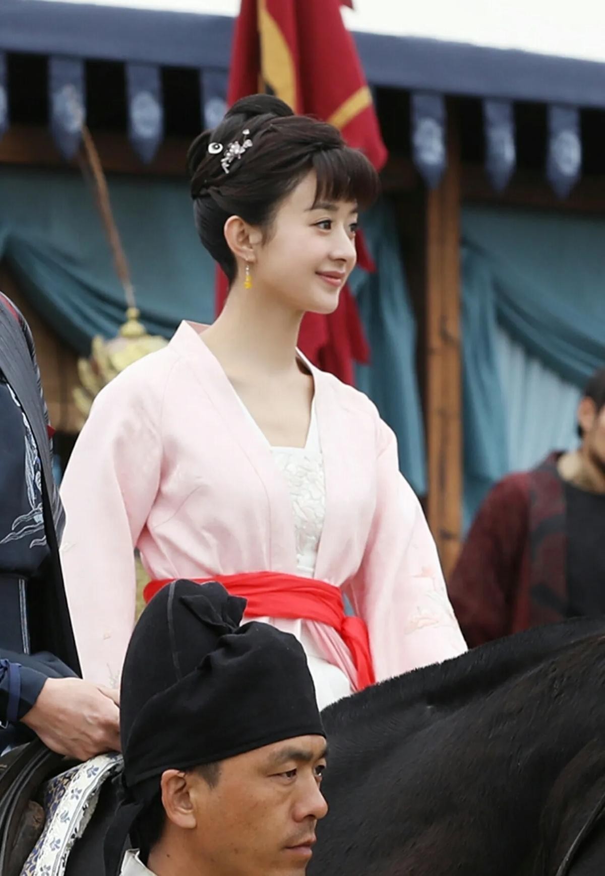 同样是“宋装美人”，把刘亦菲、赵丽颖、刘涛放在一起，差别明显