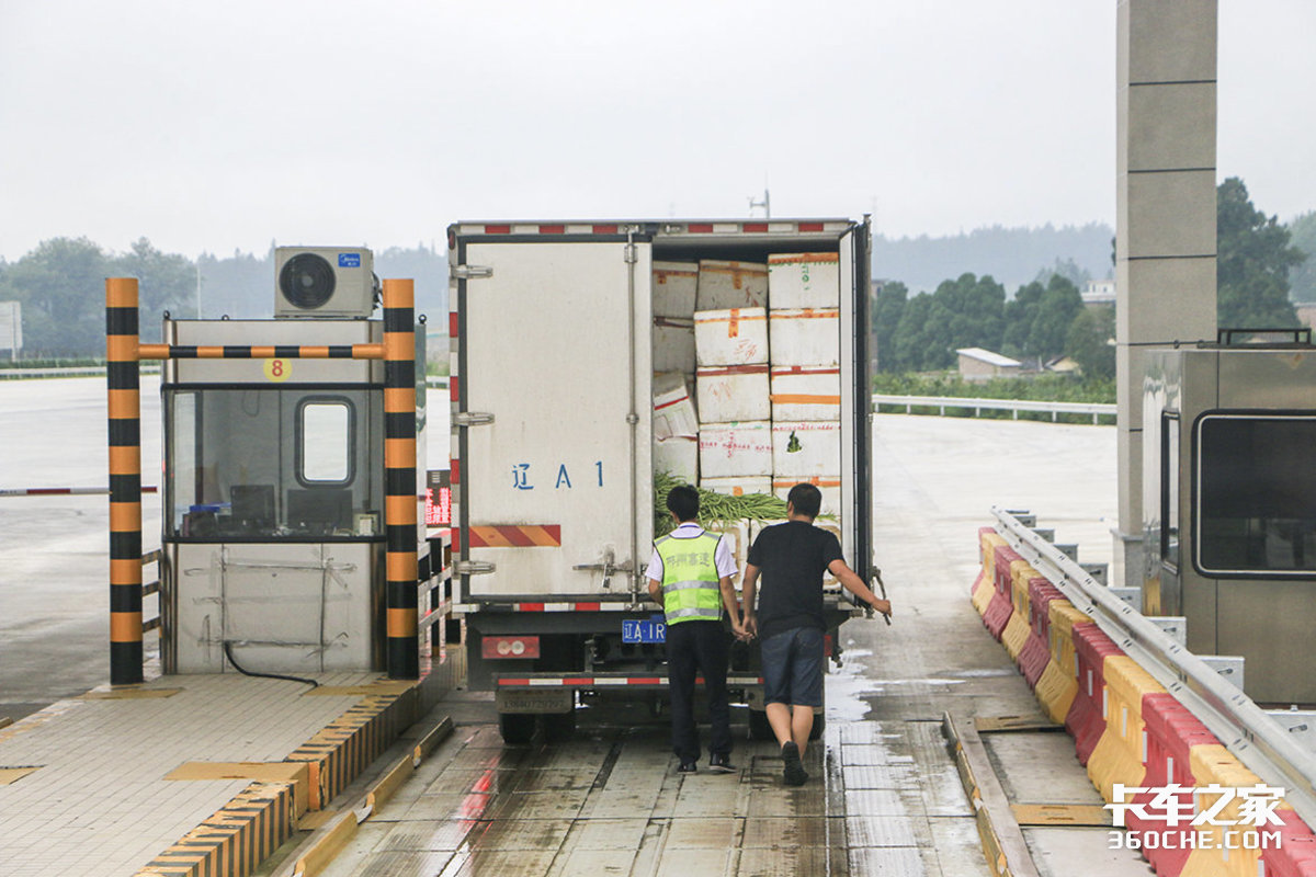 仓栅车价格42米车厢胡萝卜不免高速费