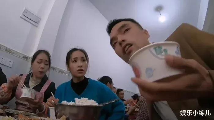 《小乔行中国》抖音网红整天去丈母娘家蹭饭火了