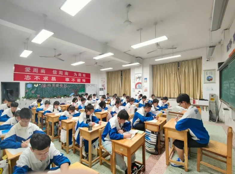 高三学生的坏消息，2022或成“高考最难年”，部分学生无缘本科