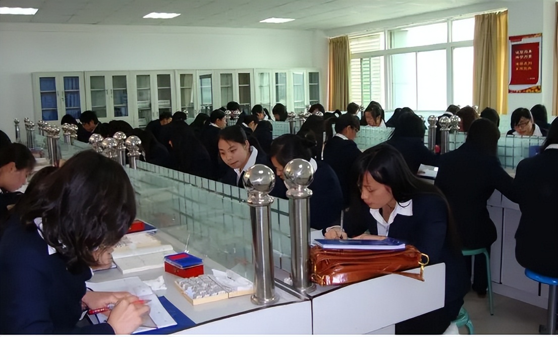 最有发展前途的专业，会计首当其冲，看你从事的是哪一类职业？