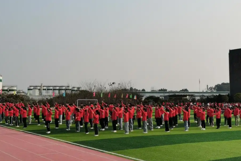 一高校女生宿舍被征用，“贴身衣物”被翻出，当事人竟是学生