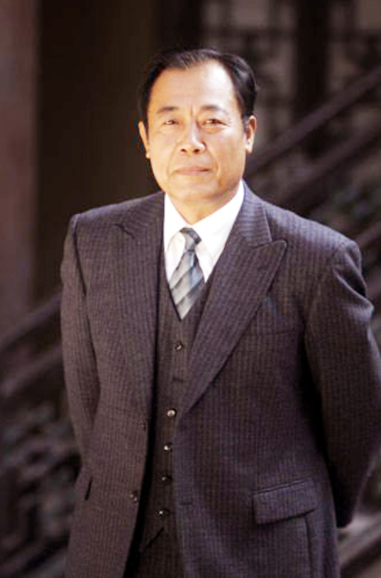 冯恩鹤：做了12年宝爸，《潜伏》让他大火，74岁的他现状怎样？