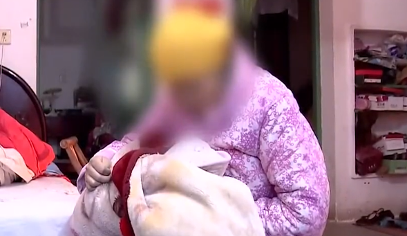 故事：湖南一女大学生精神失常，甘愿与50岁拾荒者生子，母亲崩溃