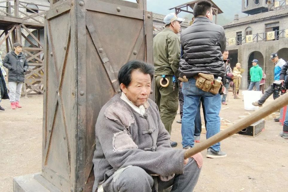 横店“20万群演”的现状：懒汉的天堂，疯子的乐园，光棍的世界