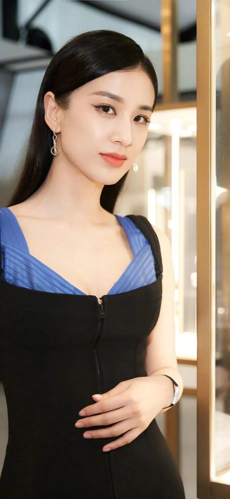 黄圣依，30张精美的照片