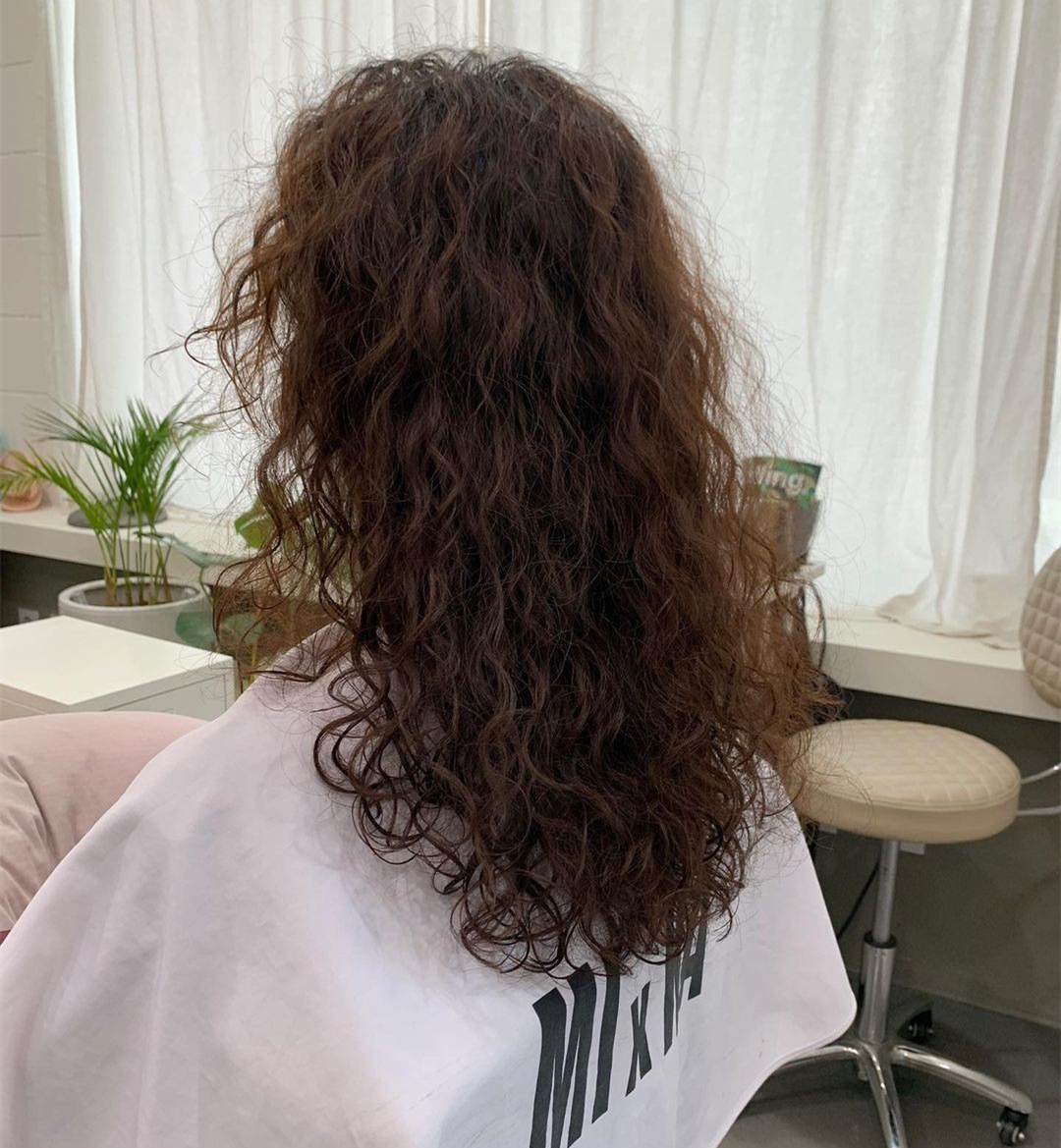 中年女士短发烫发发型图片(五六十岁的女人别乱烫发) - 赤虎壹号