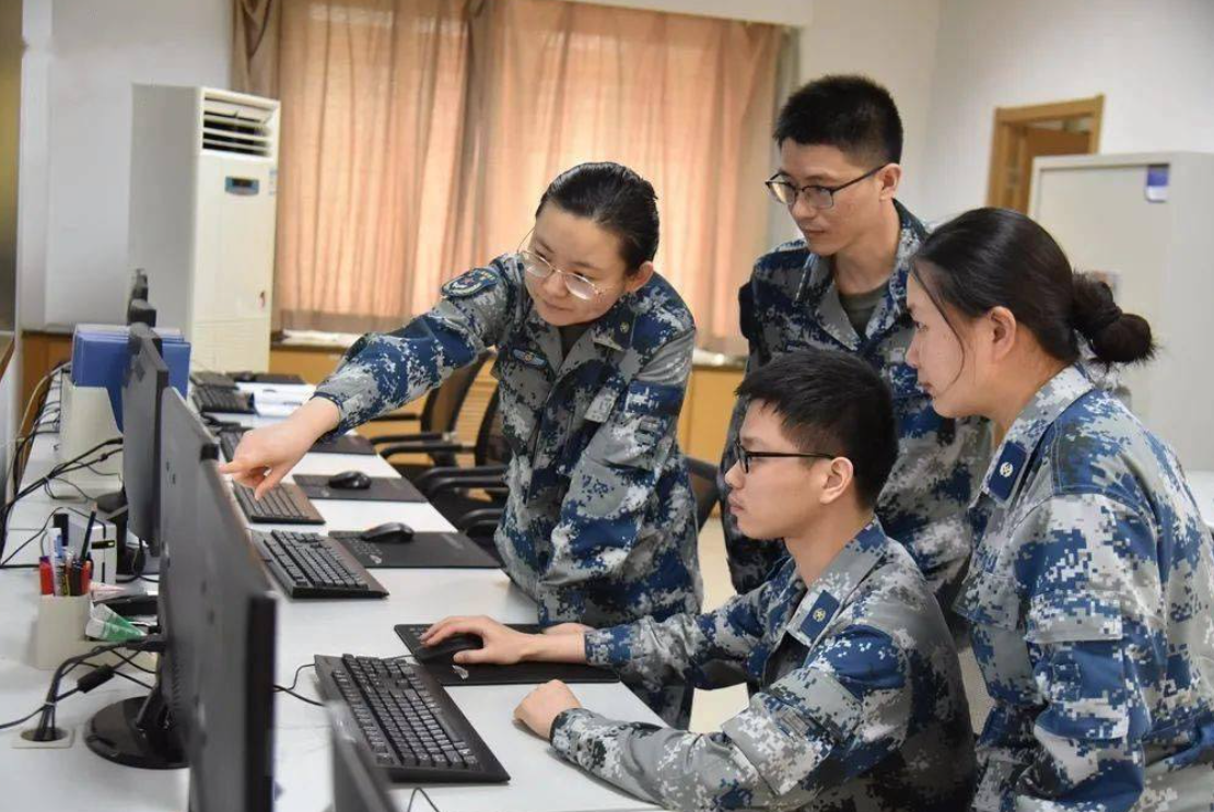“铁饭碗”职业排名更新，军队文职成为榜首，公务员排名出乎意料