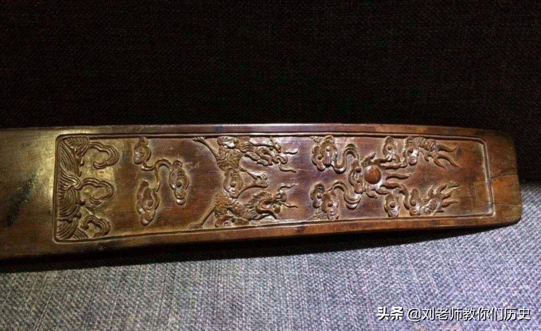 《谷梁传·僖公三年》:"阳谷之会, 桓公委端搢笏而朝诸侯.