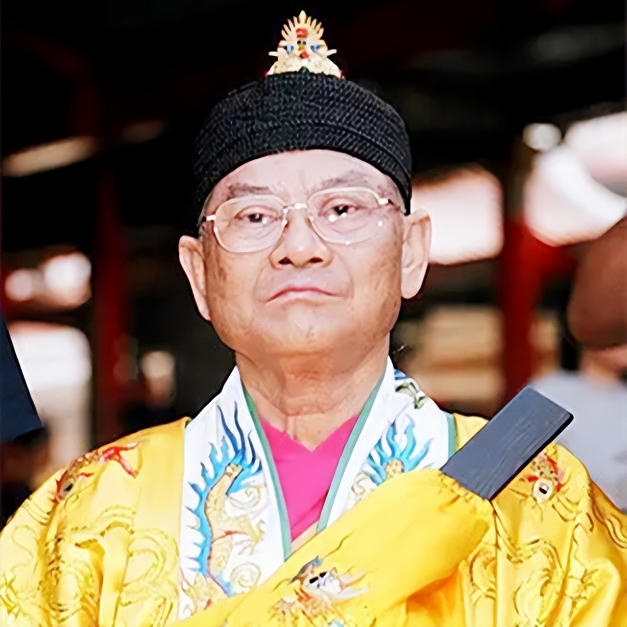 08年，陌生男子自称63代天师儿子，拿出信物证明宣称64代冒名顶替