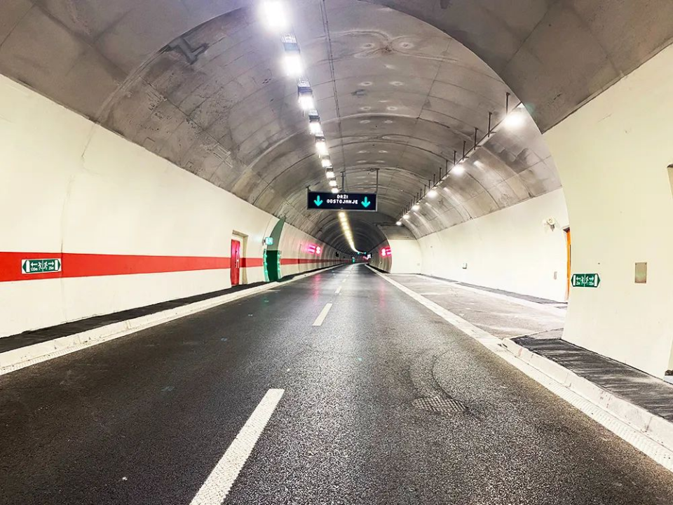 助力一帶一路，上海三思點亮40公里黑山南北高速公路