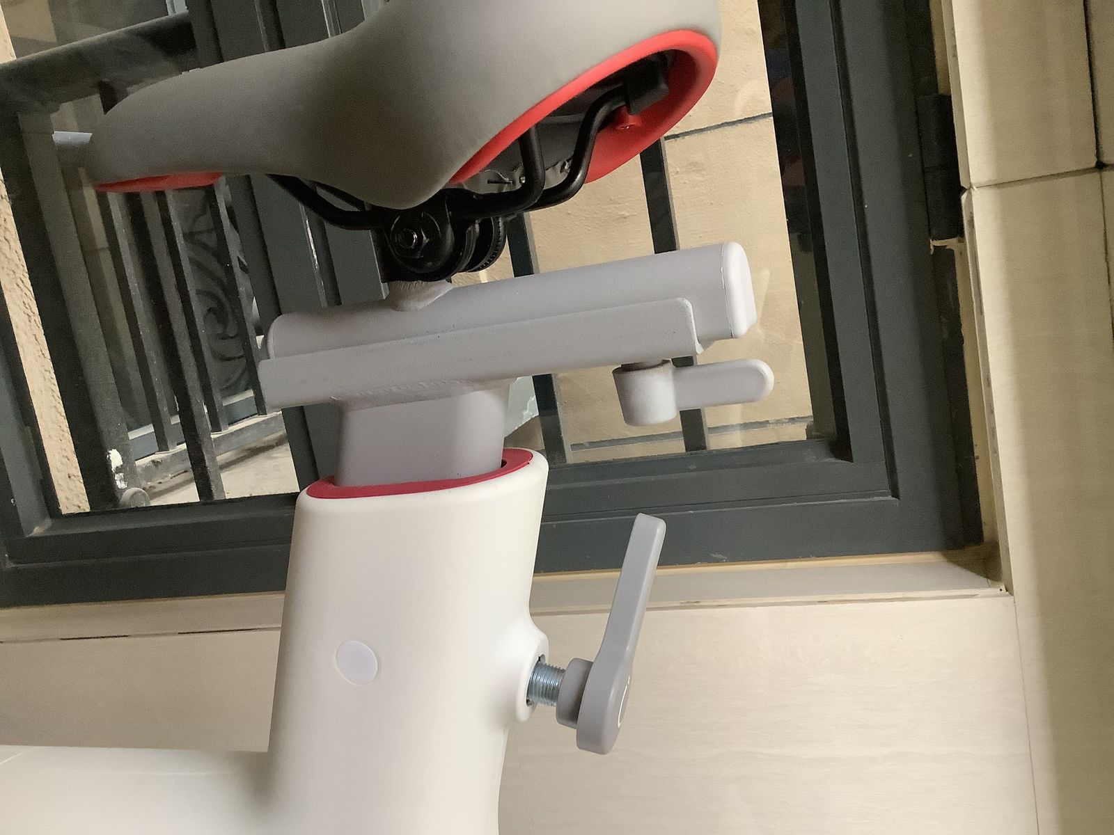 锻炼新装备，入手野小兽小白驹动感单车，健身快乐两不误