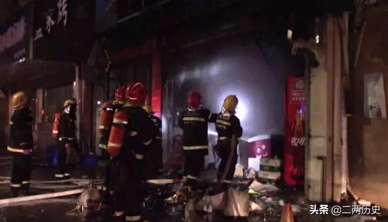 许昌“黑老大”梁三：调戏服务员未果，竟指使小弟火烧“胖东来”