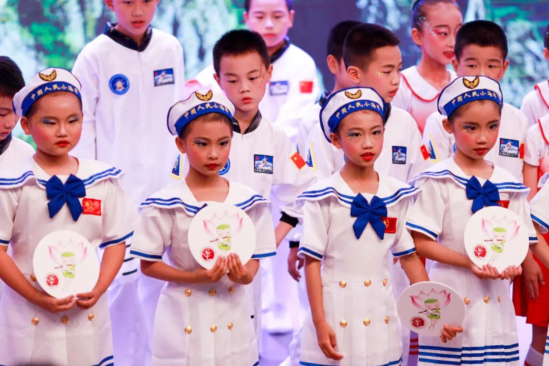 华阳实验小学举行“童星耀五月·艺术绽花开”群舞比赛（续）