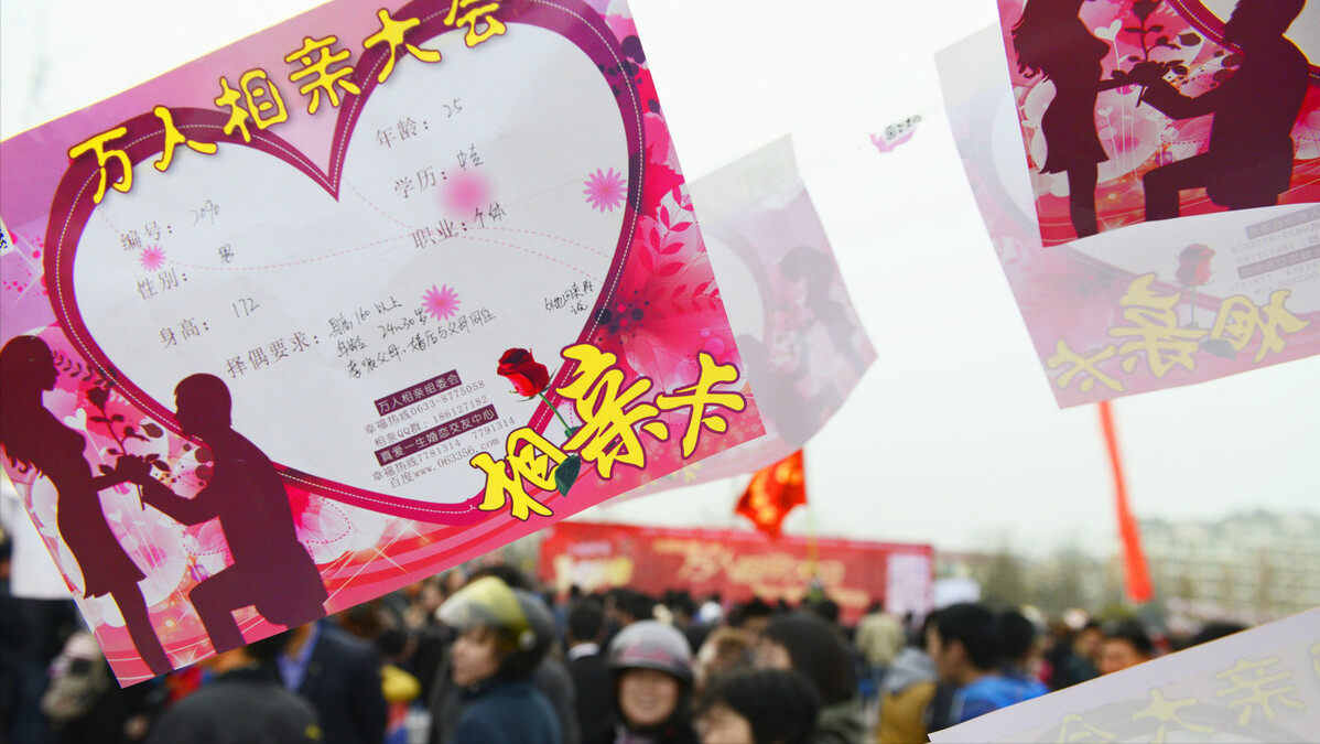 小伙相亲路上救大妈没有想到大妈女儿这么漂亮