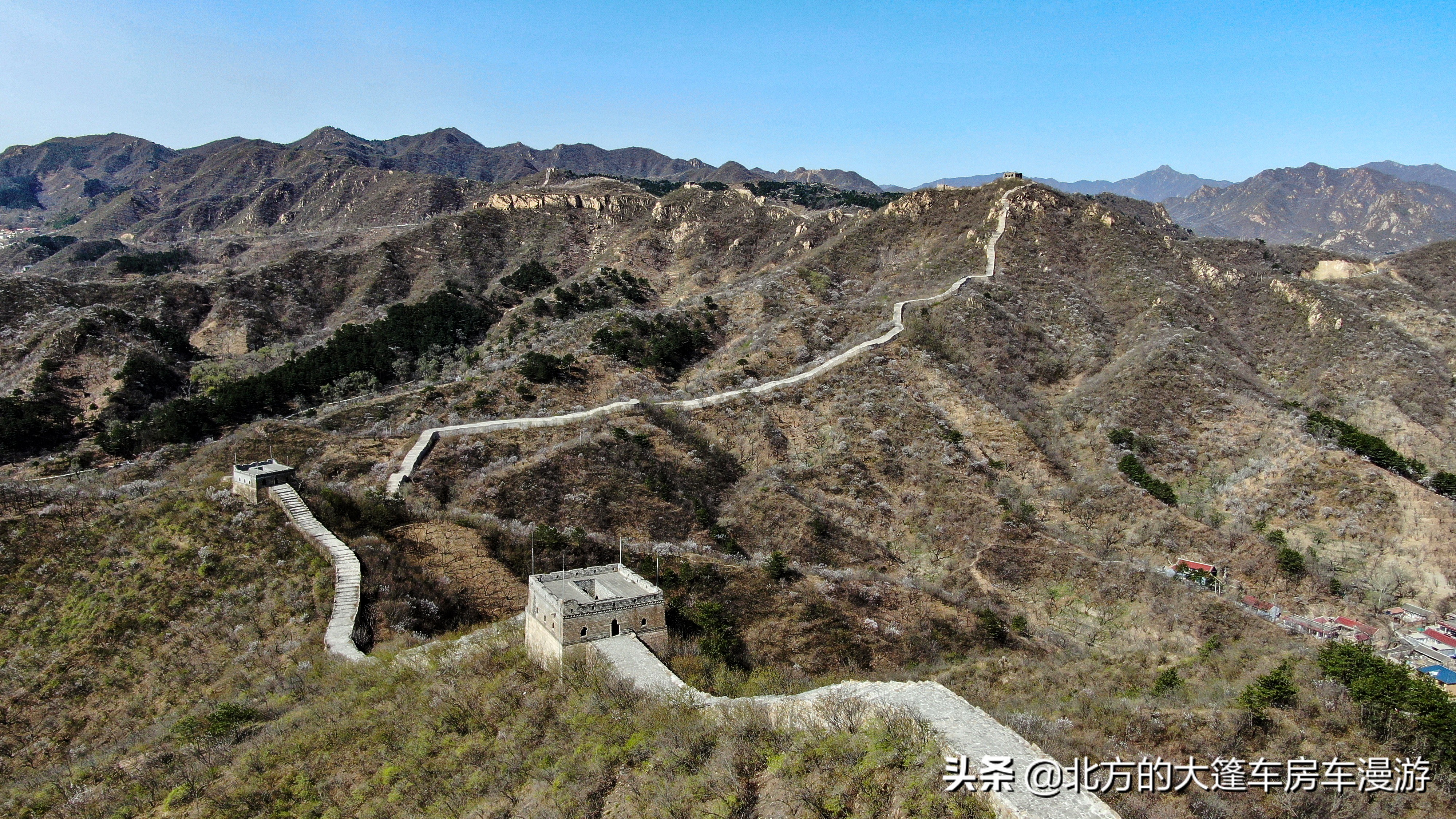 走过北京春天最美的盘山公路去那山桃花盛开的地方——龙泉峪长城