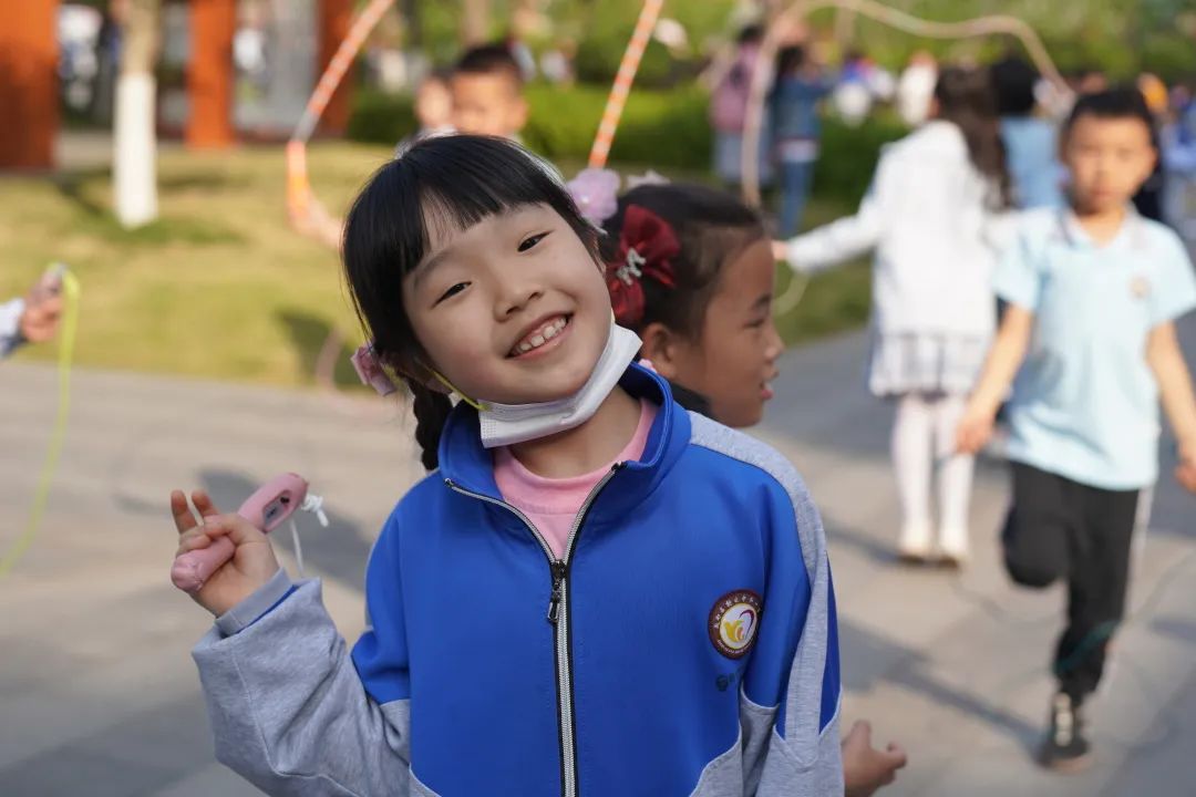 夏花灿烂 定格微笑｜成都高新区中和小学用微笑迎接每一天