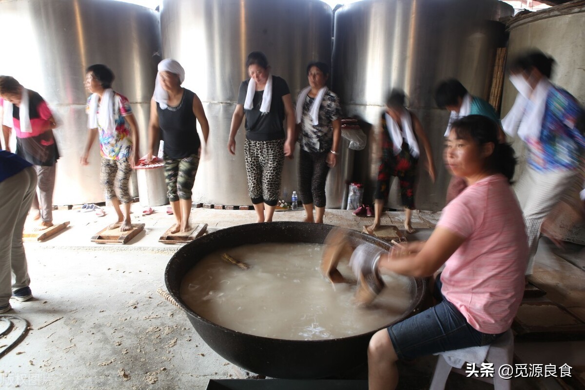 酿造白酒像蒸馒头，酱香和浓香搞明白了，酒桌上吹牛也就有了话题