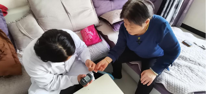 新疆若羌：助老敬老不停步 志愿服务暖人心