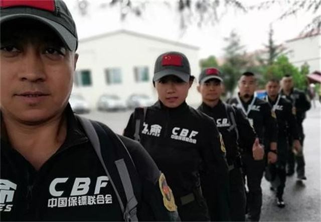 中国第一保镖李旭：曾贴身保护巴菲特，时薪28万