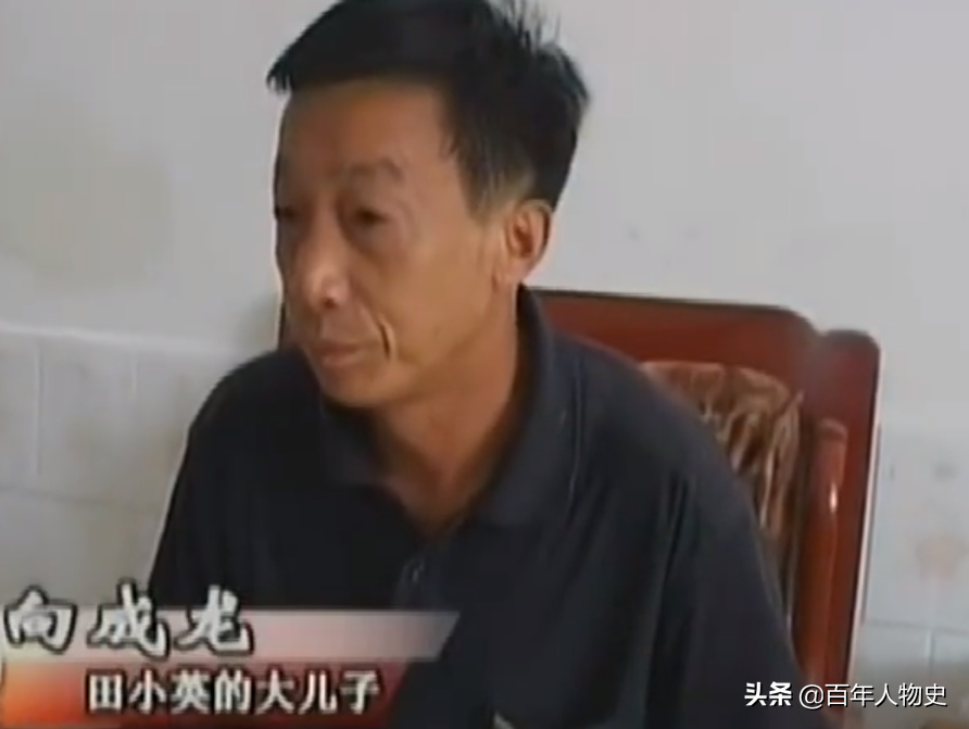 湖南83岁失明老妇住猪圈，4个子女不管不顾，儿子：住猪圈挺好的