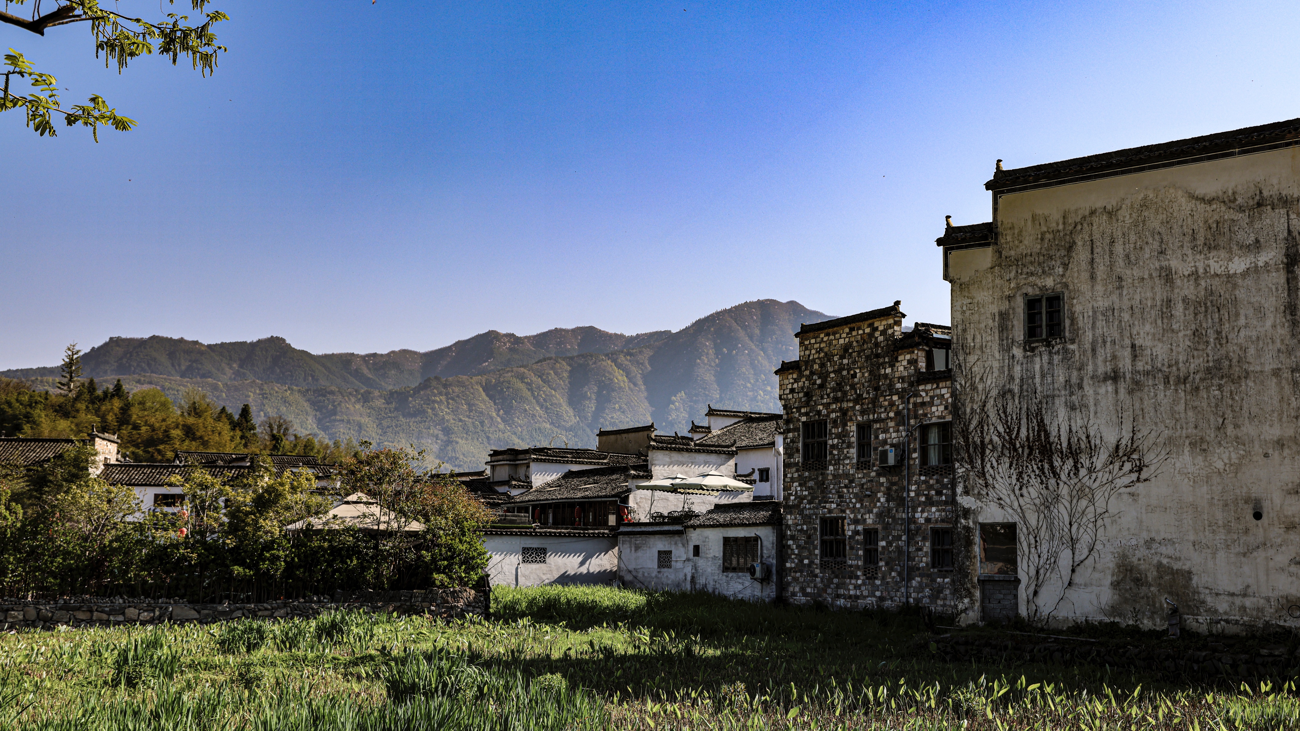 卧虎藏龙中绝美的村落，堪舆学的典范，安徽宏村