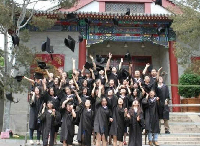 大学生就业率出现下降的3所985，就业压力大，名校毕业生也一样