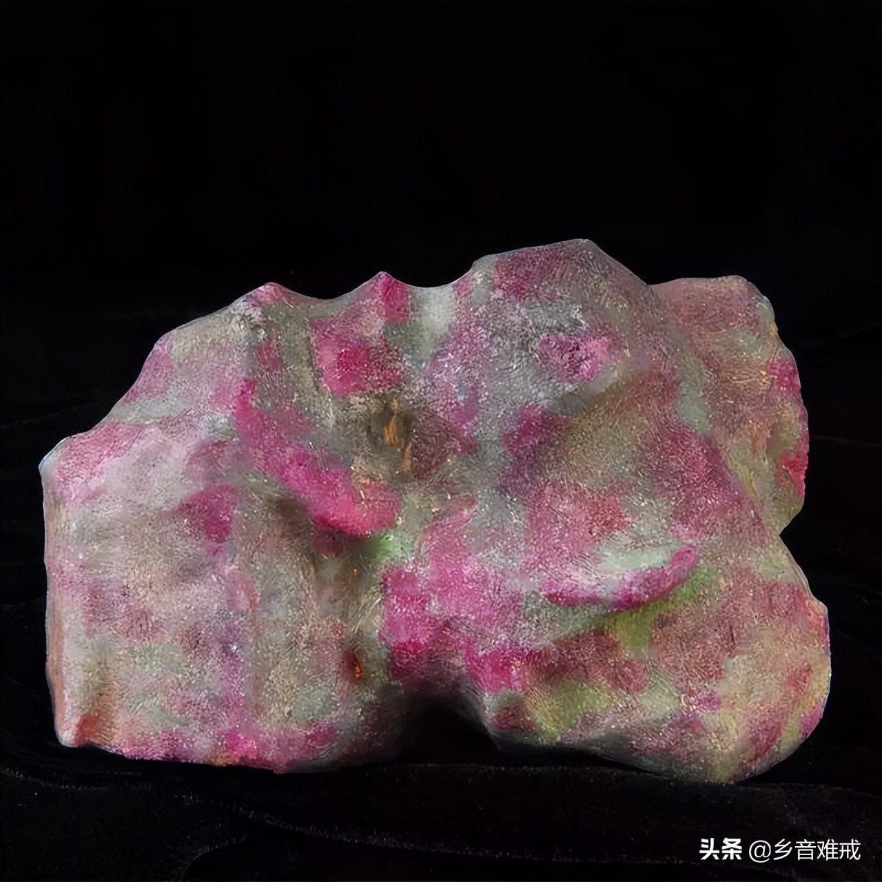 水草玛瑙原石是什么样子的水草玛瑙原石图片