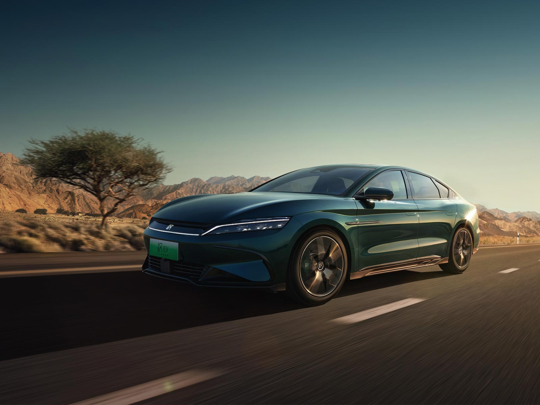 比亚迪海豹为啥火爆？预定车主：它平替奔驰实现了我的梦