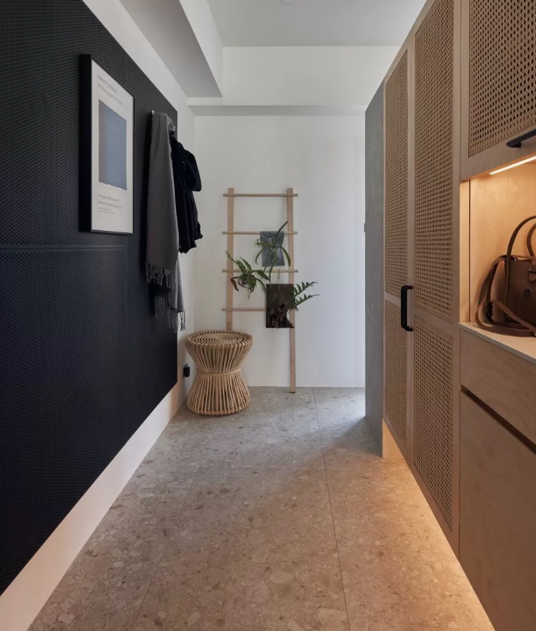 收纳不够吗？善用走道空间，让玄关一平抵三平