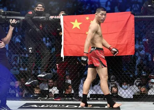 比马保国还丢人!“爱国”拳手翻车背后,一个行业黑幕被揭穿了