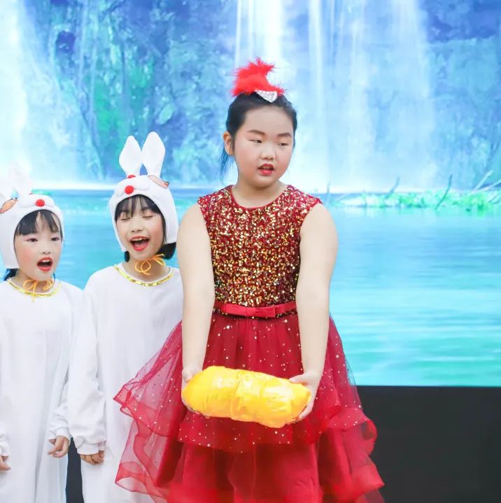 花田花绽，阅读悦心｜双流区黄甲小学举行读书节之阅读表演赛