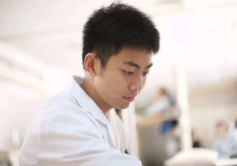 医学类专业就业前景排名更新，榜首叫人眼前一亮，临床医学仅第4