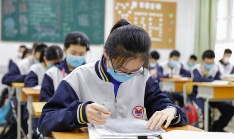 高考为什么一定用2B铅笔涂卡？看到电脑上的试卷后，恍然大悟