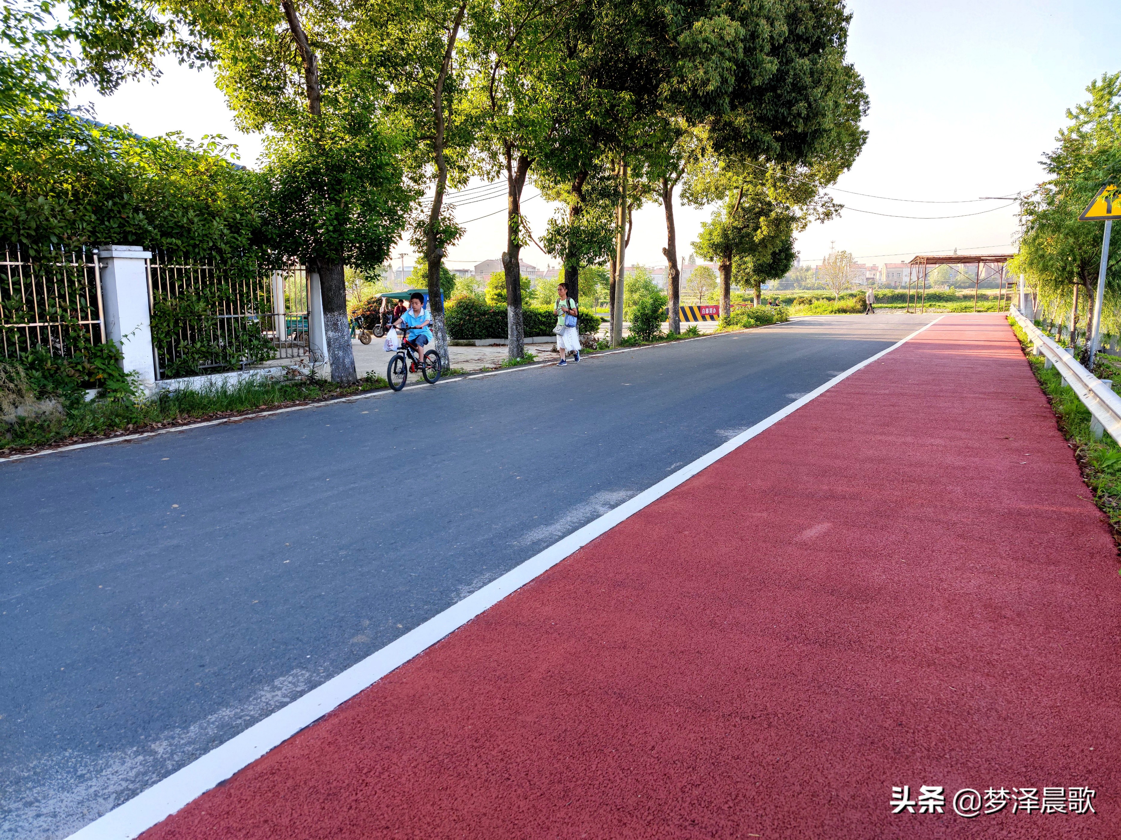 乡村道路颜值高通村道路建成景观道