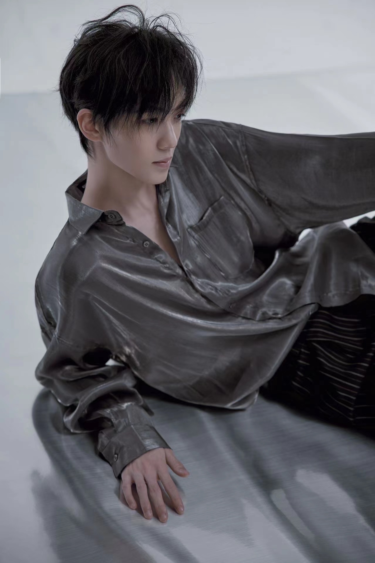 《我的队长不对劲》热血开播 郑明鑫演绎温柔医学研究生