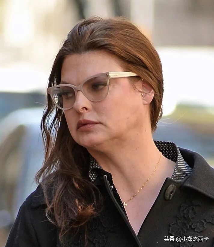 被毁容了还能翻盘？57岁的她才是真 • 传奇